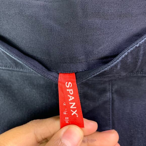 Spanx Body Shaper Capri Size Small Cropped Pants Casual - Picture 8 of 10